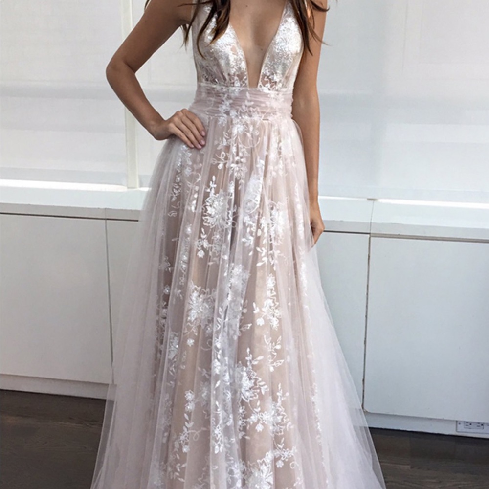 BRAND NEW Beautiful Prom/Wedding Dress *sold*